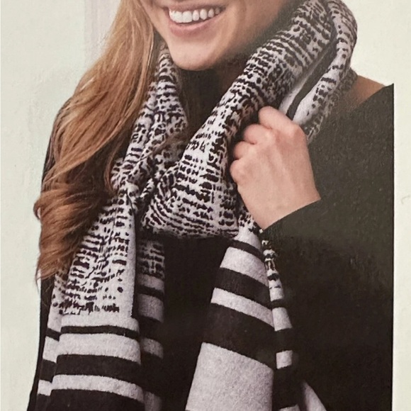 Tickled Pink Black and White Patterned Scarf Wool Cotton Blend - Picture 7 of 7